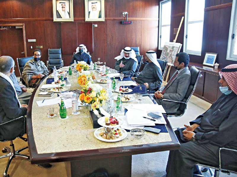 جانب من اجتماع لجنة تطوير المباني