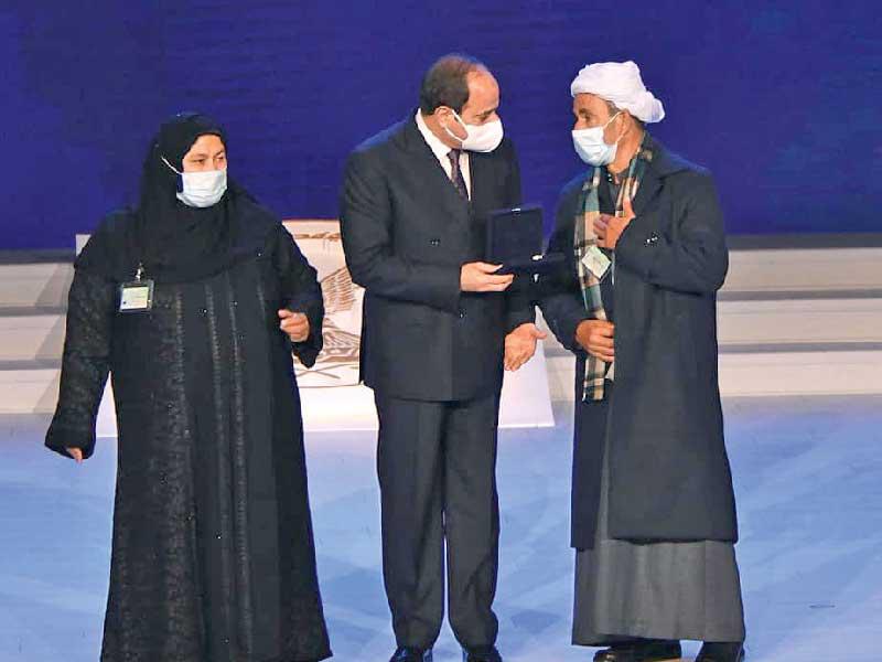 الرئيس المصري عبدالفتاح السيسي خلال تكريم أهالي شهداء الشرطة 