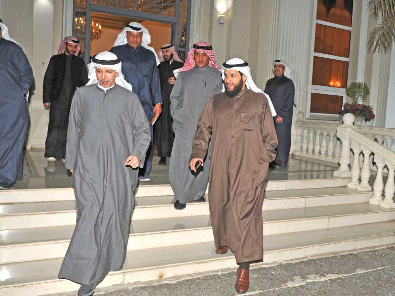 النواب يغادرون بعد انتهاء الاجتماع