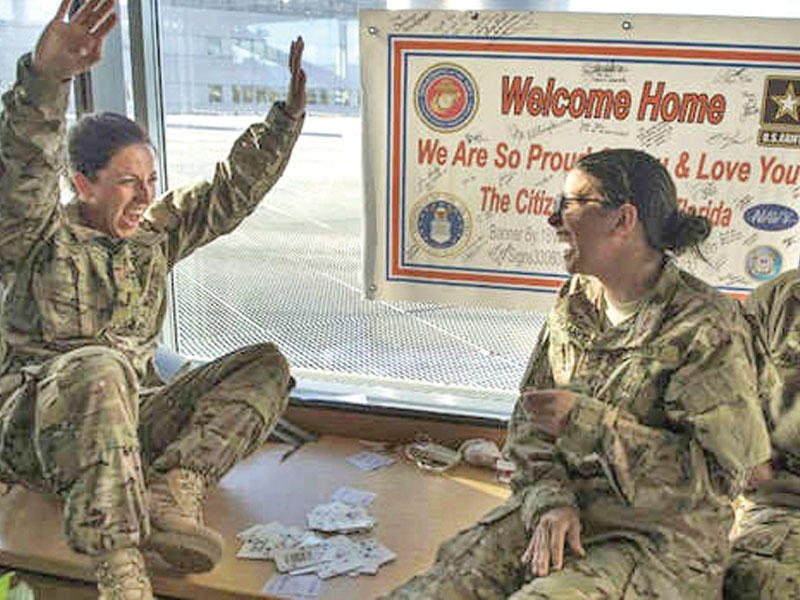 الرئيس جو بايدن يعيد المتحولين جنسياً إلى الجيش