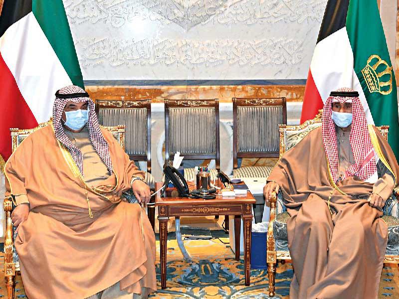 صاحب السمو أمير البلاد الشيخ نواف الأحمد مستقبلاً سمو الشيخ ناصر المحمد أمس