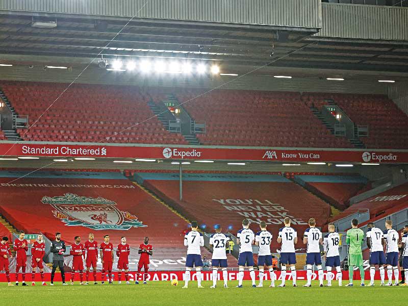 لاعبو ليفربول وتوتنهام خلال مباراة سابقة