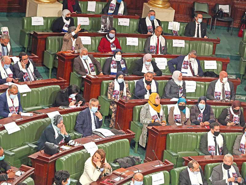 جانب من جلسة منح الثقة في البرلمان التونسي أمس الأول (ا ف ب)