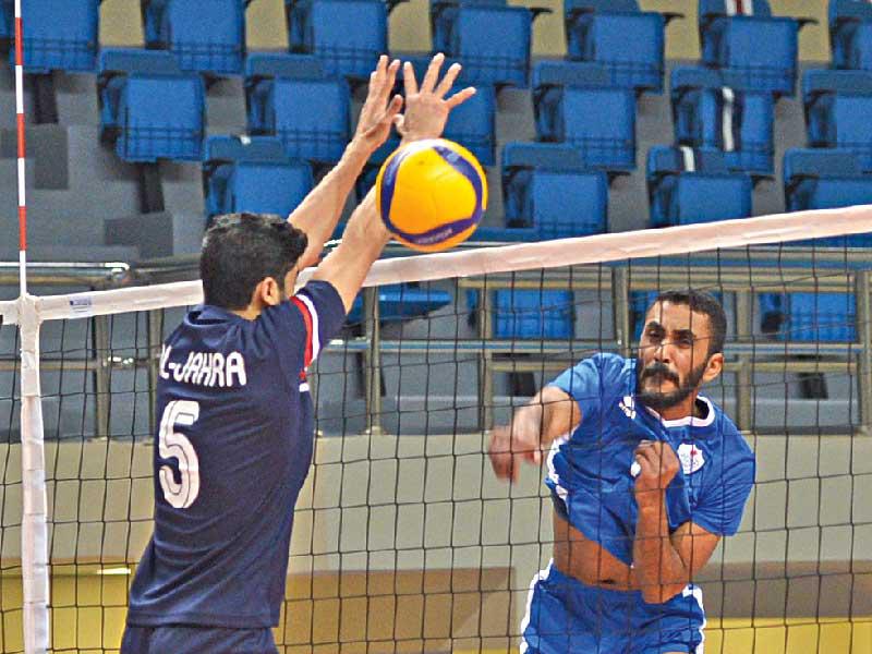 جانب من مباراة الجهراء والشباب في الكرة الطائرة