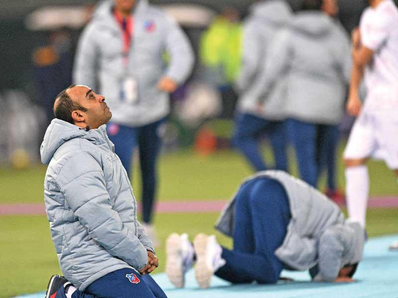  نائب رئيس جهاز الكرة في الكويت عادل عقلة