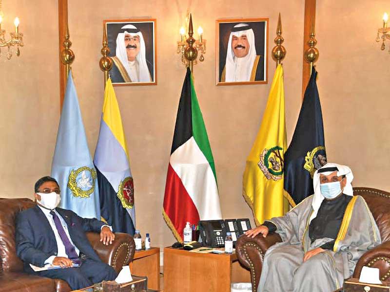 نائب رئيس مجلس الوزراء وزير الدفاع الشيخ حمد الجابر مستقبلاً السفير الهندي 