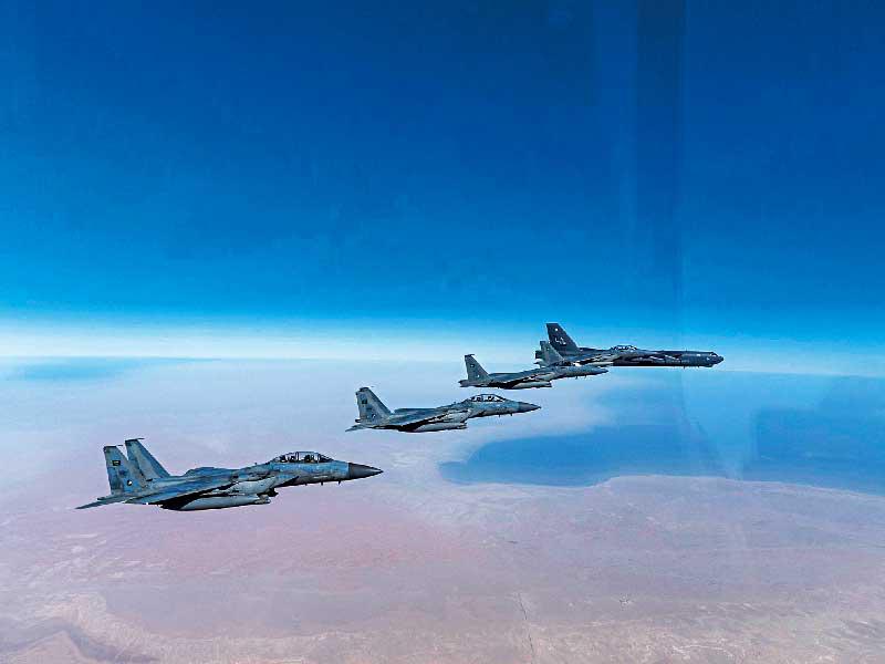 طلعة جوية مشتركة بين الـ B52 الاميركية والطيران السعودي (أي ب أيه)n
