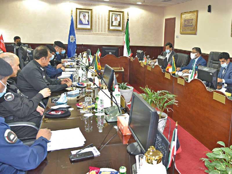 وكيل الوزارة المساعد لمؤسسات الإصلاح في وزارة الداخلية اللواء طلال مجتمعاً مع السفير الهندي 