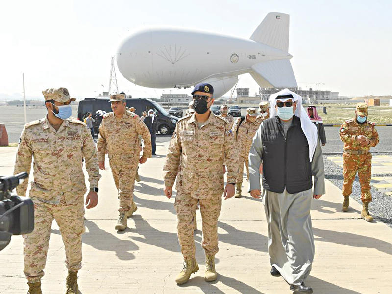  نائب رئيس مجلس الوزراء، وزير الدفاع، الشيخ حمد الجابر خلال الجولة 