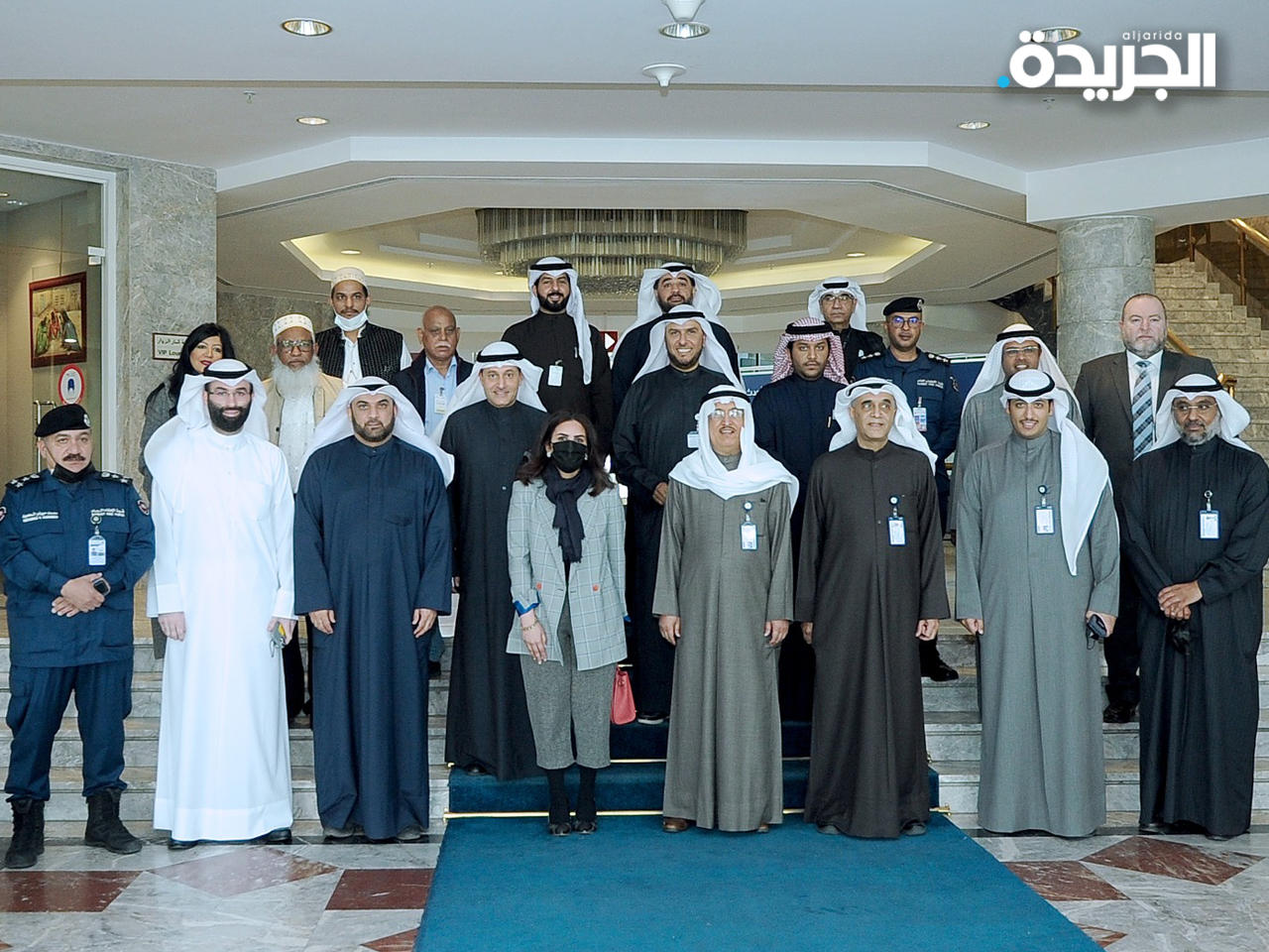 لقطة جماعية مع المكرمين