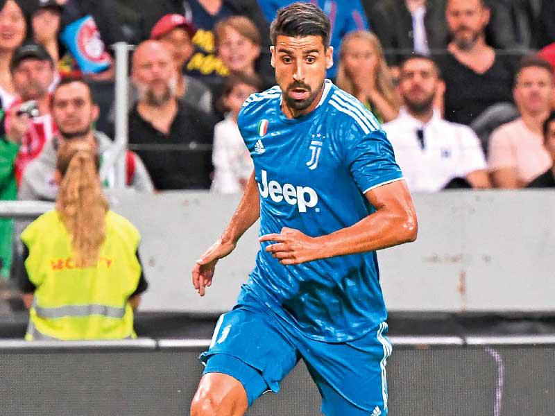  لاعب الوسط سامي خضيرة