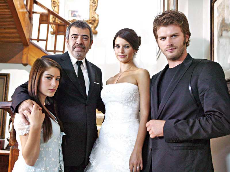 مشهد من «العشق الممنوع»