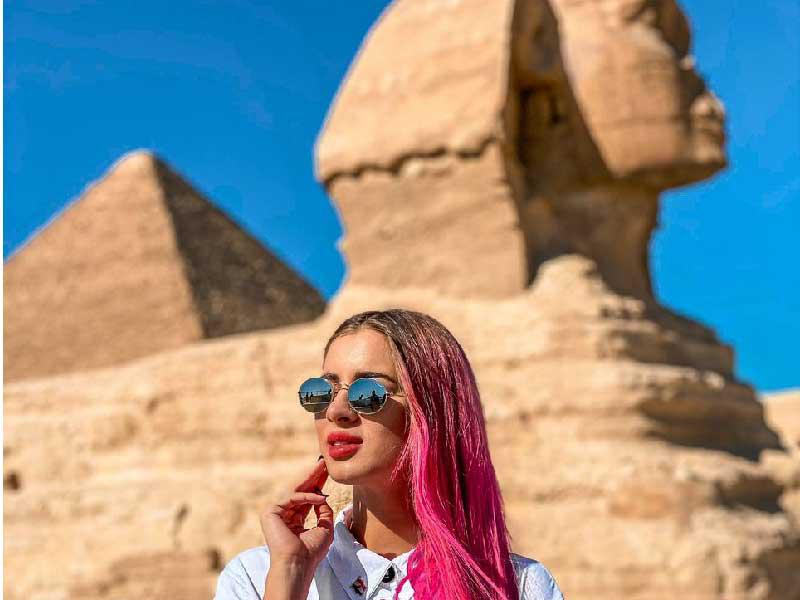 إحدى المدونات في الأماكن الأثرية 