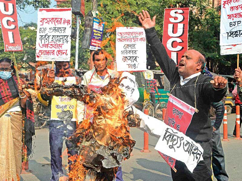 المزارعين الهنود في العاصمة دلهي خلال احتجاجهم ضد الإصلاح الزراعي الأسبوع الماضي 