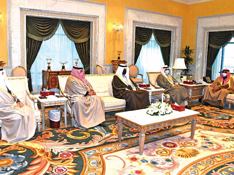  سمو ولي العهد الشيخ مشعل الأحمد مستقبلاً وزراء أمس