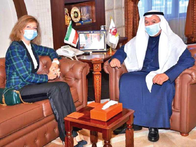  محافظ مبارك الكبير اللواء م. محمود بوشهري مستقبلاً السفيرة الفرنسية