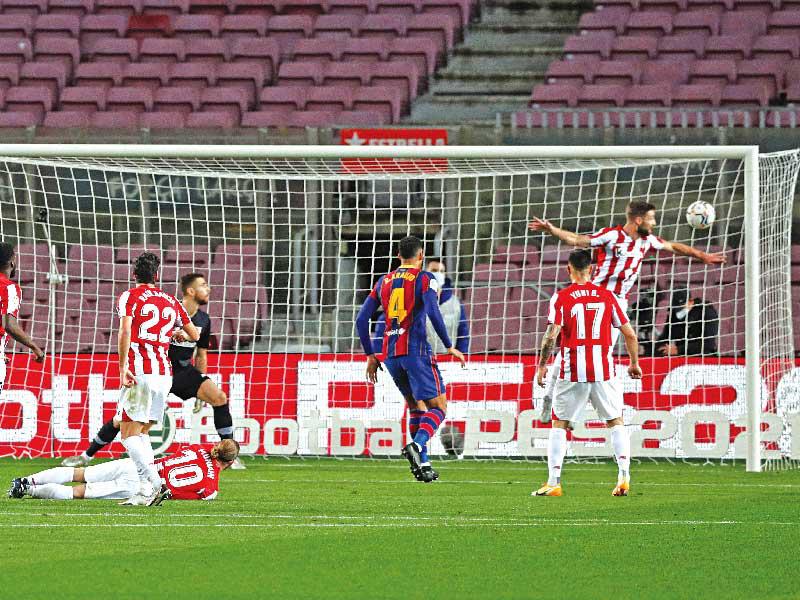 ميسي نجم برشلونة يحرز هدفه في مرمى بلباو