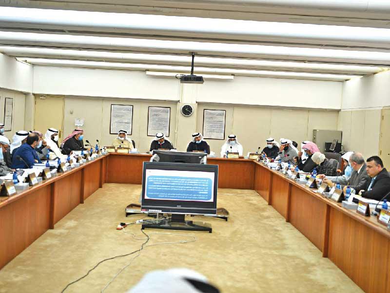 لجنة الميزانيات والحساب الختامي البرلمانية في اجتماعها أمس