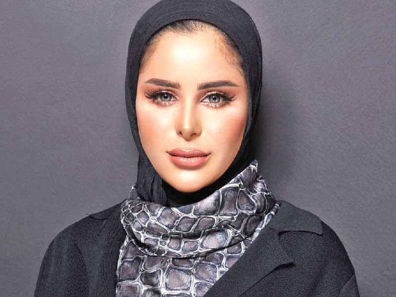 الفنانة التشكيلية سارة شير