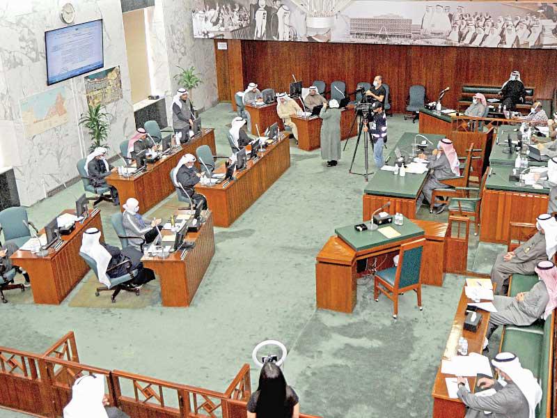 جانب من جلسة البلدي أمس 