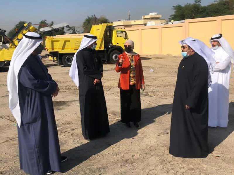 أعضاء لجنة تقصي الحقائق في إحدى الجولات 