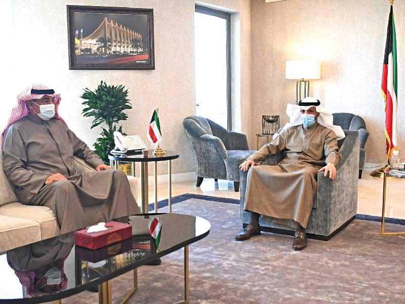 رئيس مجلس الأمة مرزوق الغانم ورئيس مجلس الوزراء سمو الشيخ صباح الخالد في اجتماعهم بالمجلس أمس