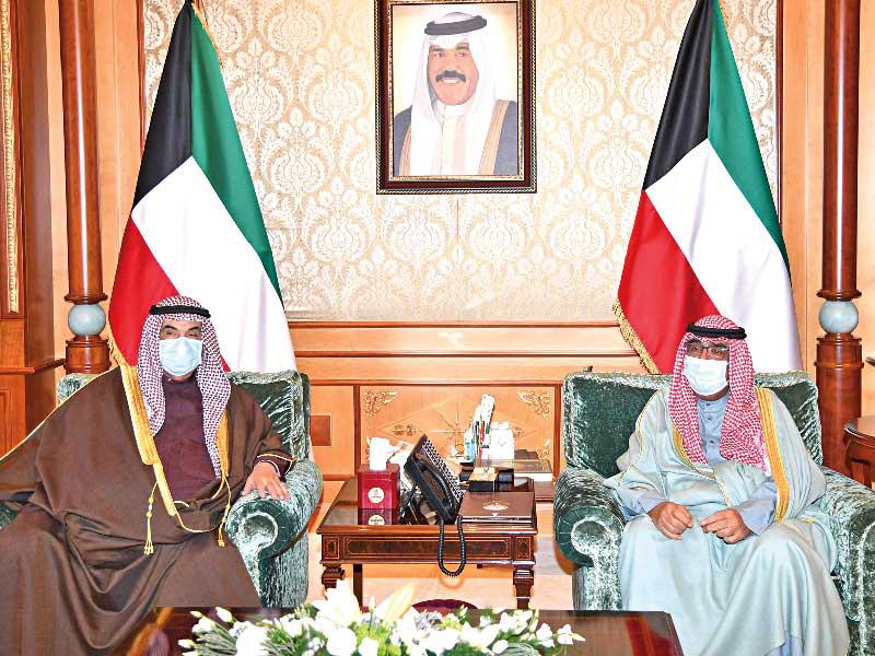 سمو ولي العهد الشيخ مشعل الأحمد مستقبلاً سمو الشيخ ناصر المحمد أمس