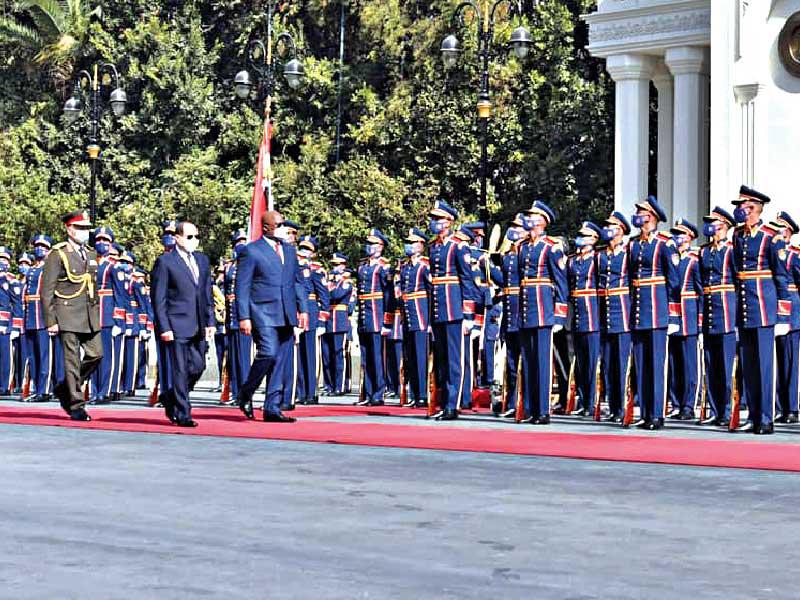 السيسي مستقبلاً تشيسكيدى بقصر الاتحادية أمس (متحدث الرئاسة)