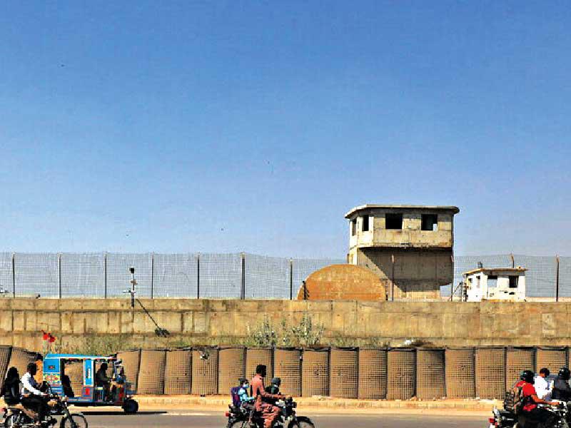 المحكمة العليا الباكستانية تبرئ قاتل الصحافي بيرل