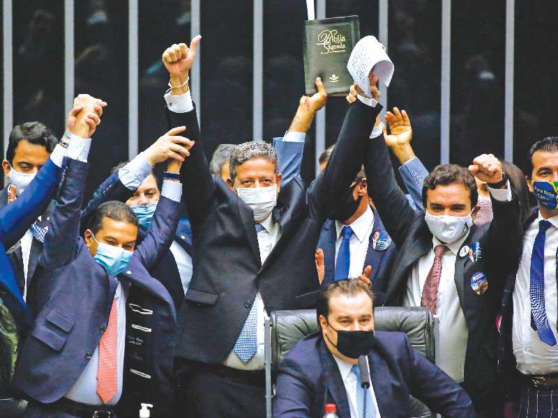 مرشحا بولسونارو يفوزان برئاسة مجلس الشيوخ ومجلس النواب 