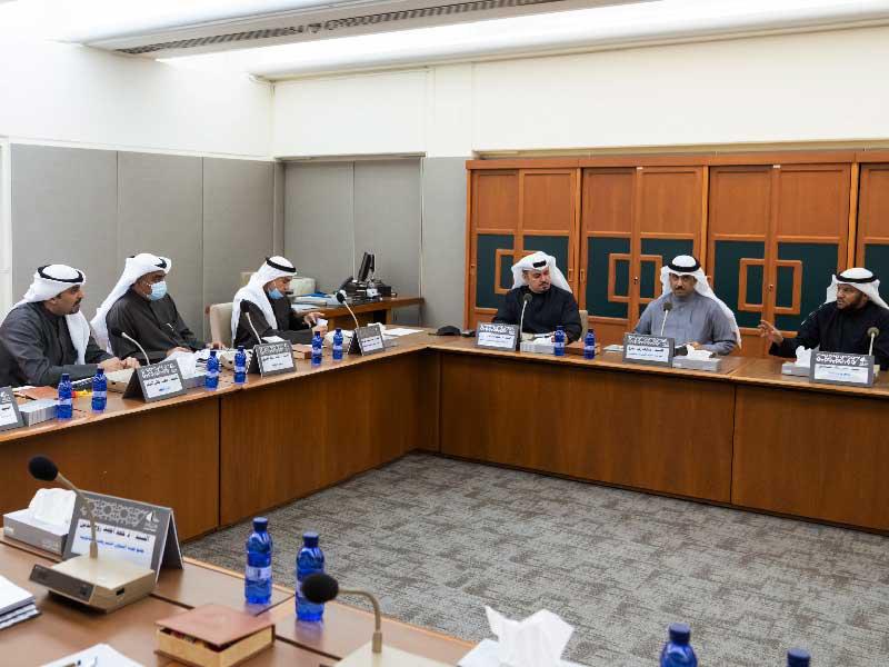  لجنة الشؤون التشريعية والقانونية البرلمانية في اجتماع سابق