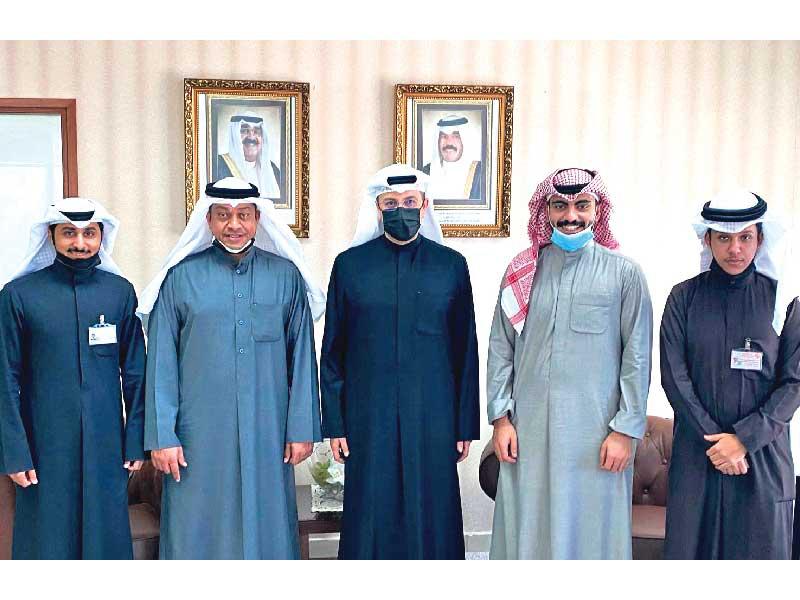 وكيل وزارة التعليم العالي د. صبيح المخيزيم ورئيس اللجنة التعليمية البرلمانية النائب د. حمد المطر متوسطين وفد اتحاد مصر 