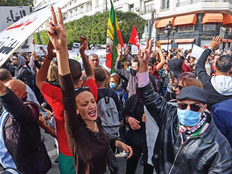 تجمع آلاف المحتجين بدعم من الاتحاد التونسي للشغل في أكبر مظاهرة بتونس منذ سنوات