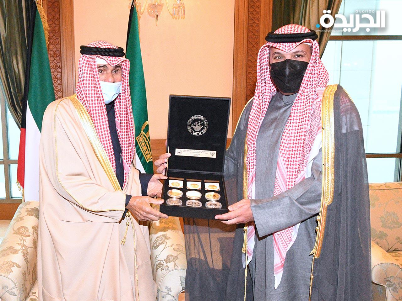 سمو الأمير مستقبلاً محافظ بنك الكويت المركزي