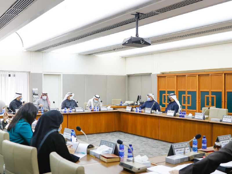  لجنة الشؤون التشريعية والقانونية البرلمانية في اجتماعها امس