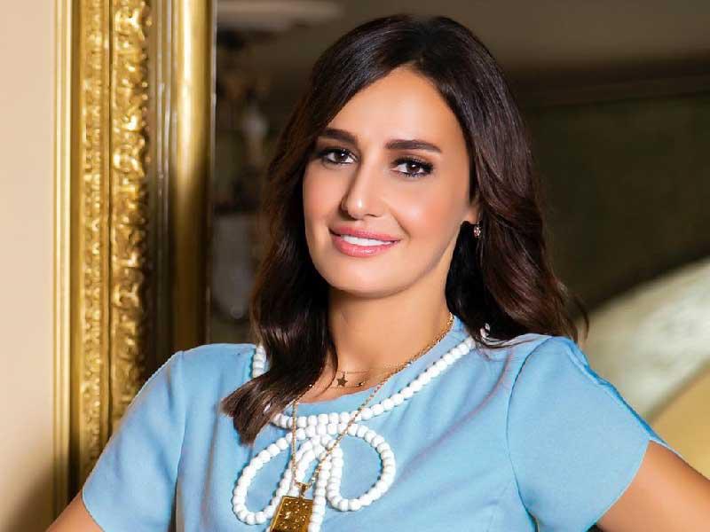 الفنانة حلا شيحة