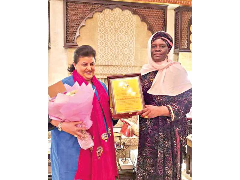 تكريم الرئيسة الفخرية للجنة المرأة الدبلوماسية الشيخة هالة بدر الأحمد