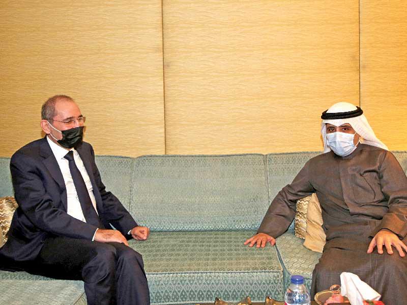  وزير الخارجية الشيخ د. أحمد الناصر خلال لقائه نظيره الأردني 