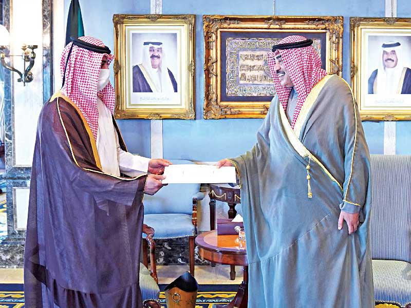  رئيس مجلس الوزراء سمو الشيخ صباح الخالد مستقبلاً السفير القطري