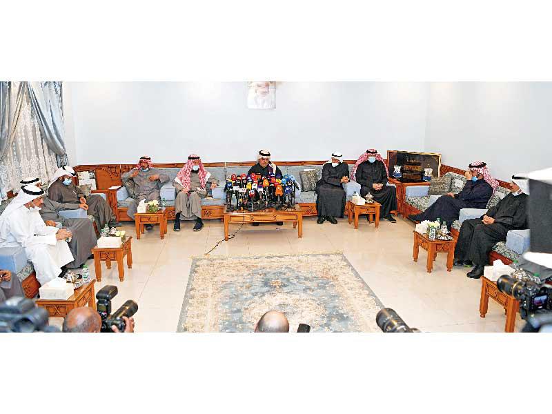 نواب حاليون وسابقون في ندوة الحجرف أمس الأول