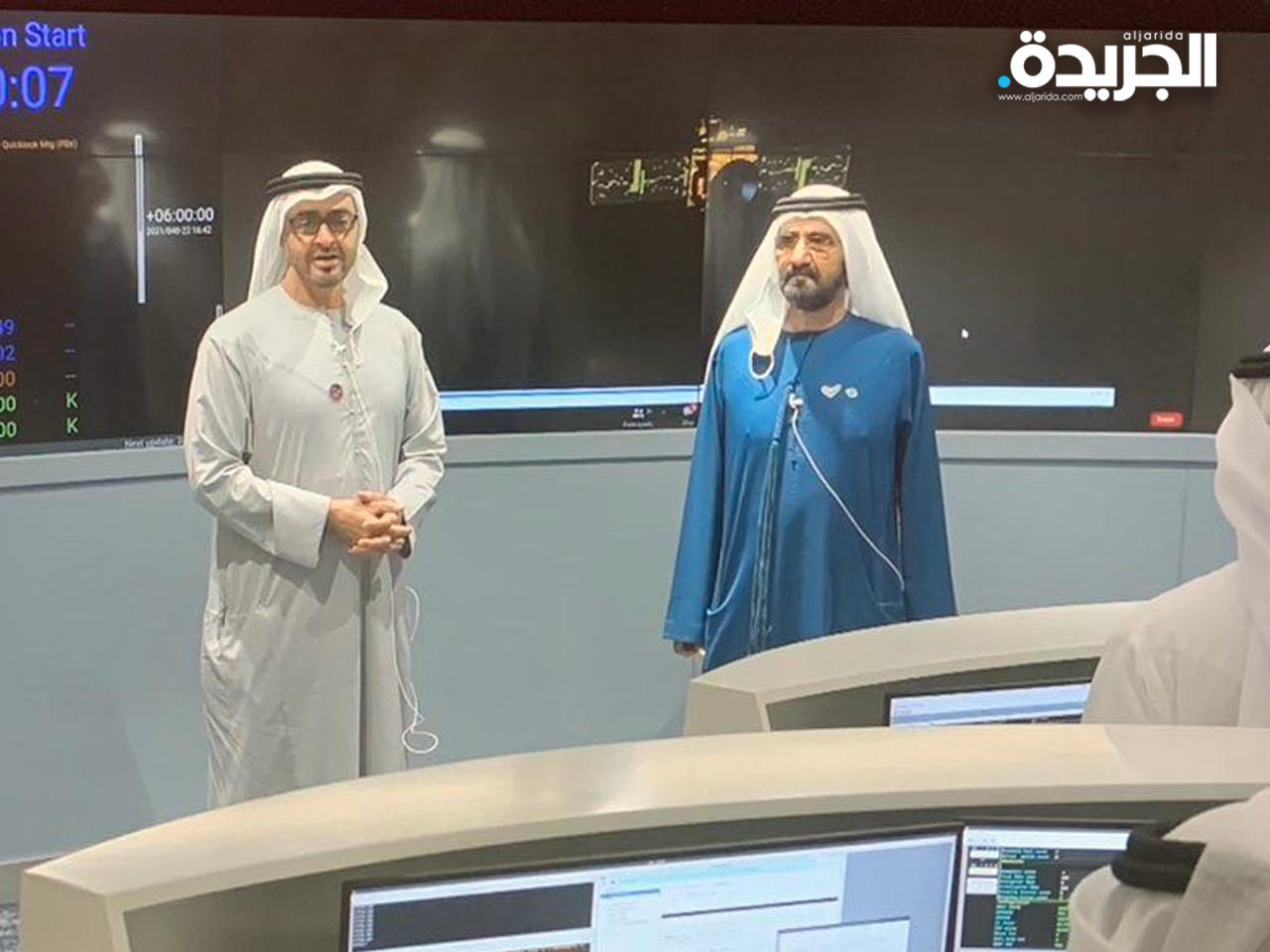 الشيخ محمد بن زايد والشيخ محمد بن راشد أثناء الإعلان عن نجاح المهمة