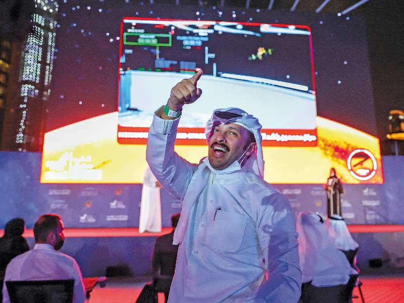 فرحة إماراتية بوصول المسبار أمسn