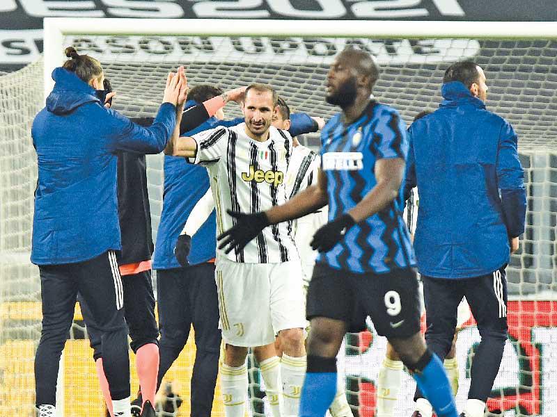 فرحة لاعبي يوفنتوس بعد الفوز بالمباراة