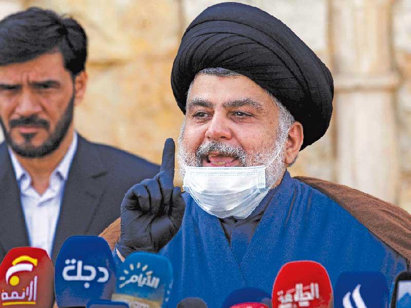زعيم التيار الصدري في العراق مقتدى الصدر خلال المؤتمر الصحافي بالنجف أمس    (رويترز)