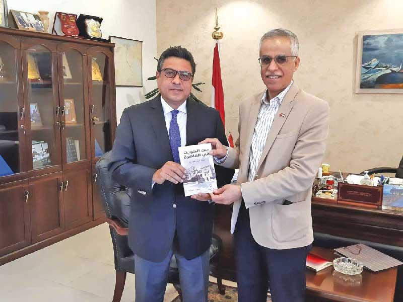 السفير المصري لدى الكويت طارق القوني الكاتب مظفر راشد