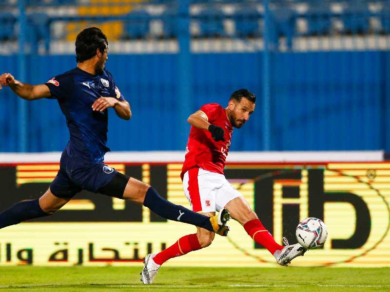 علاب نادي الأهلي المصري علي معلول خلال مشاركته أمام بايرن ميونيخ