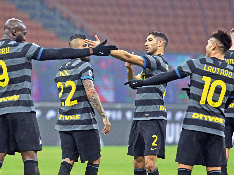 لاعبو الإنتر خلال مباراة سابقة