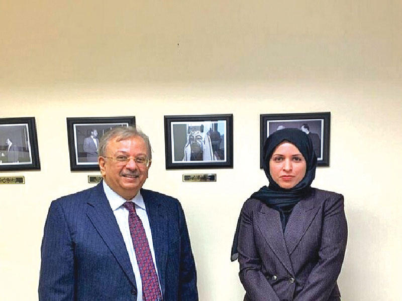 مندوب السعودية الدائم لدى الأمم المتحدة عبدالله المعلمي في نيويورك مع مندوبة قطر الدائمة لدى الأمم المتحدة الشيخة علياء آل ثاني