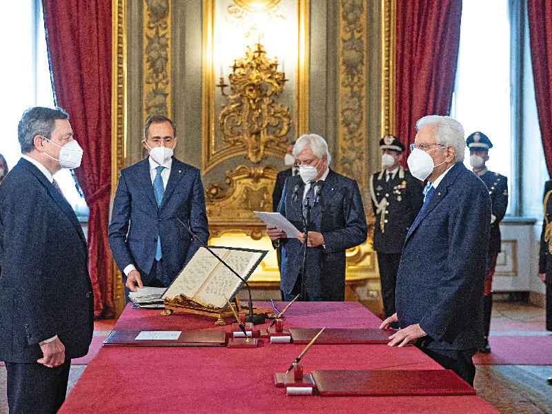 الرئيس السابق للبنك المركزي الأوروبي ماريو دراغي يؤدي اليمين الدستورية أمس