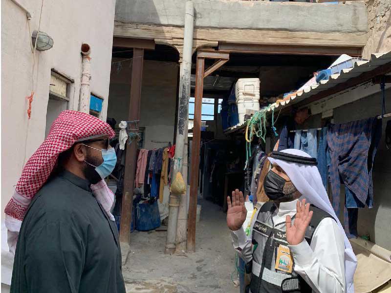 محافظ العاصمة الشيخ طلال الخالد متفقدا المخالفات